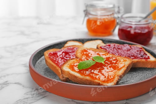 Preview: Toasts with jam on plate, closeup