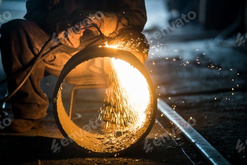 Preview: Worker doing a industrial welding in a workshop