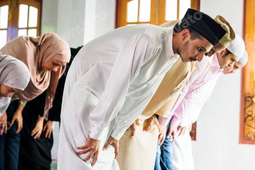 Preview: Muslim praying at the mosque