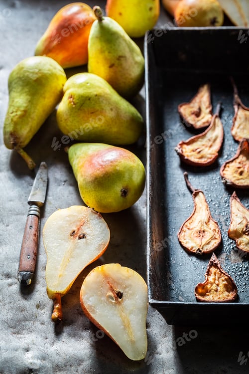 Preview: Tasty and homemade sun dried pears made of fresh fruits.