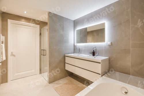 Preview: Bathroom with marble walls