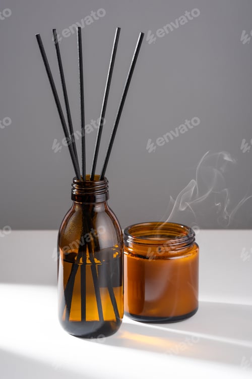 Preview: Aroma diffuser with natural essential oil, brown glass refill packaging bottle,soy wax candle, smoke
