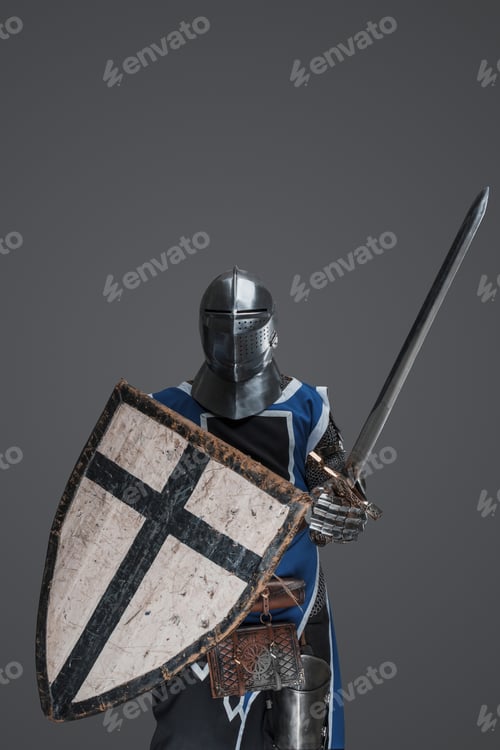 Preview: Medieval knight in active battle pose