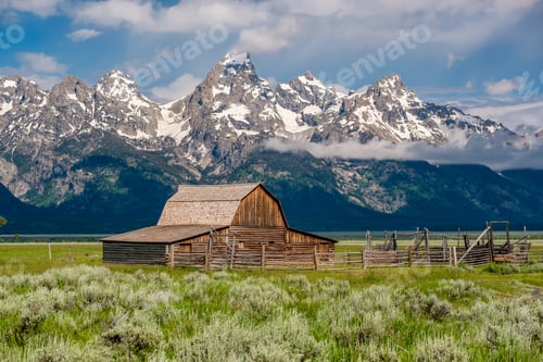 Preview: Old barn in Grand Teton Mountains