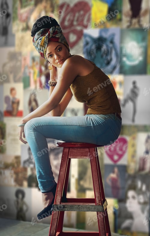 Preview: Looking cool on a stool