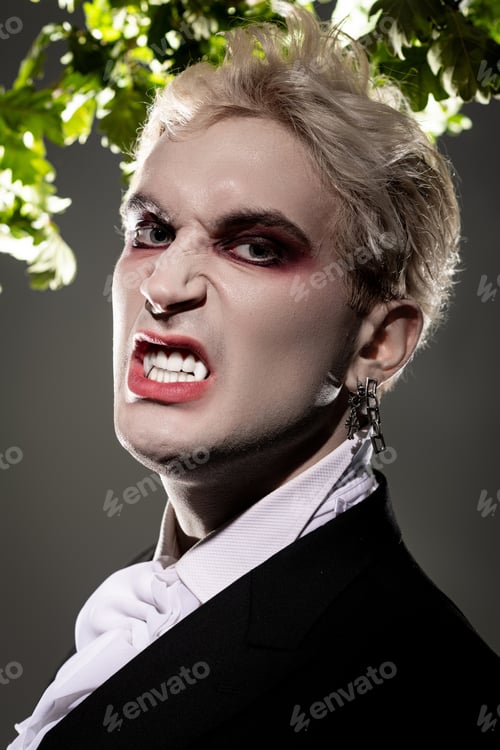 Preview: Epic Halloween transformation of a young man in a striking costume