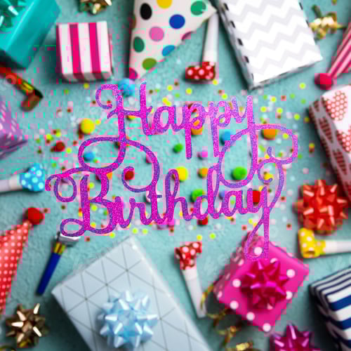 Visualização: Cartão de felicitações de feliz aniversário. Fundo de festa com acessórios de festa coloridos