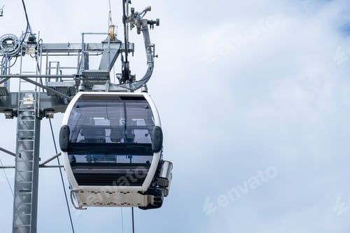 Preview: Close-up of a cable car cabin against the sky.