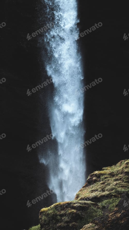Preview: Kvernufoss waterfall in Iceland