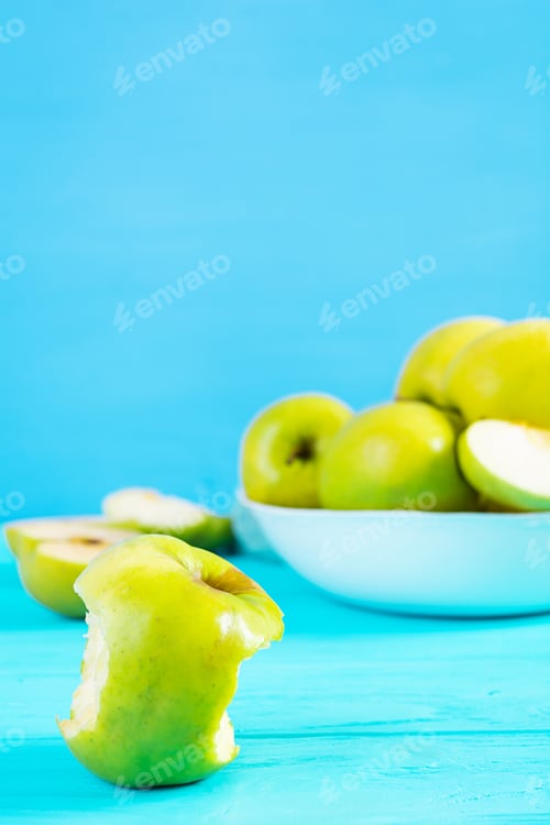Preview: Ripe green apples on a wooden background. Delicious juicy apples