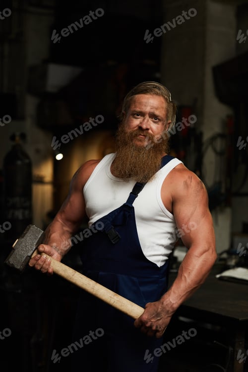 Preview: Brutal strong man with hammer
