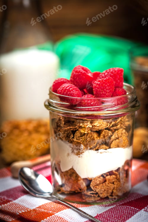Preview: Muesli with yogurt and raspberries.