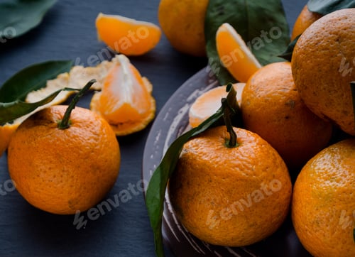 Preview: Fresh tangerines with leaves