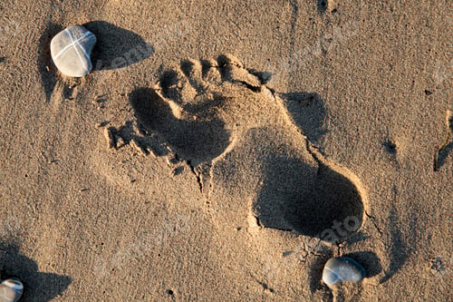 Preview: footprints on the sand