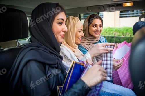 Preview: Arabic women in Dubai