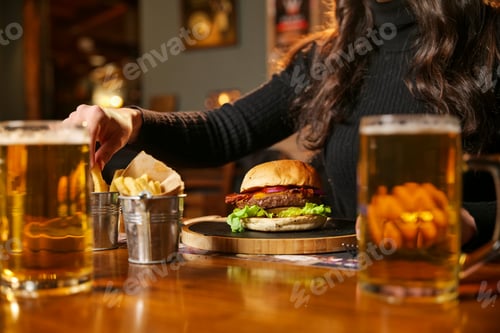 Preview: Burger in a pub