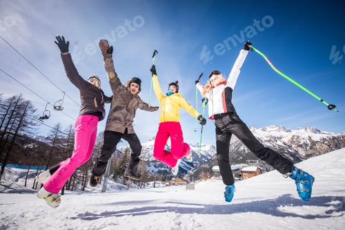 Preview: Friends on winter holidays