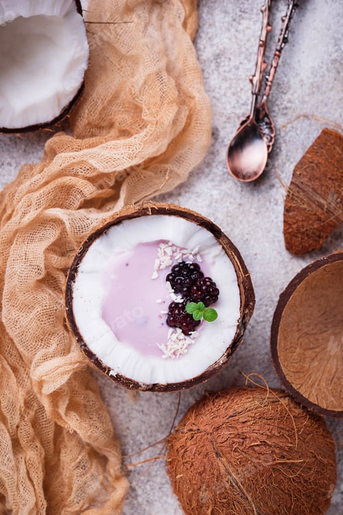 Preview: Blackberries smoothie in coconut shell