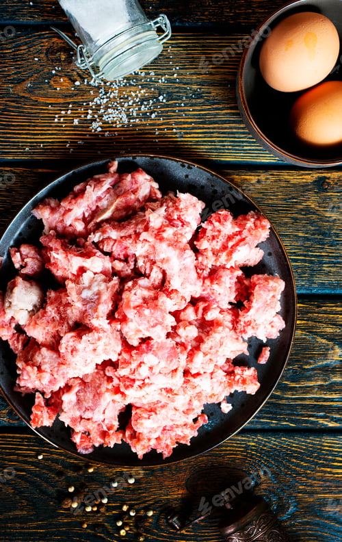 Preview: fresh minced meat with onions