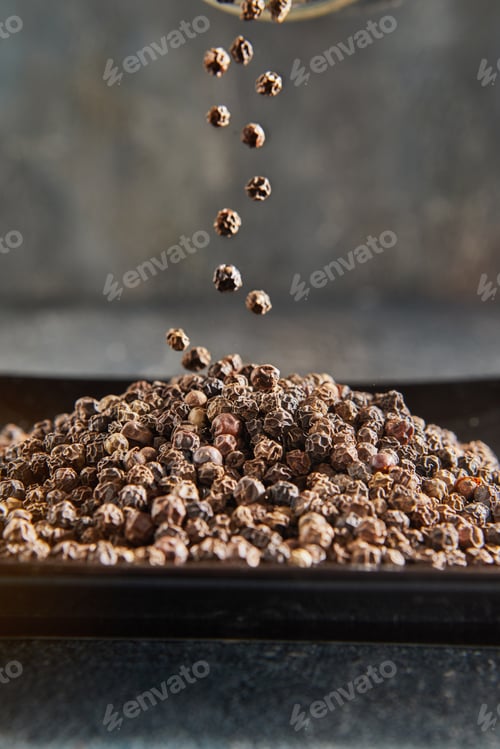 Preview: Pour brown peppercorns on top of plate of pepper