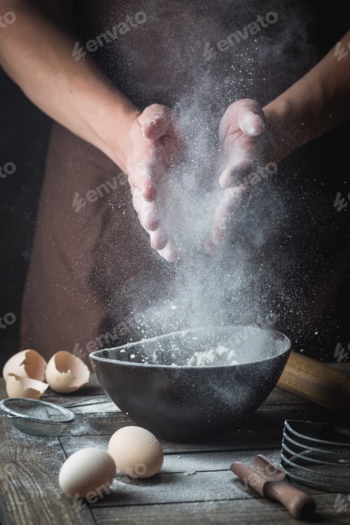 Preview: Hand clap of chef with flour
