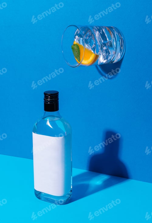 Preview: Cocktail with blue gin , tonic and lemon