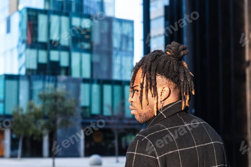 Preview: Informal black man with dreadlocks in hairstyle