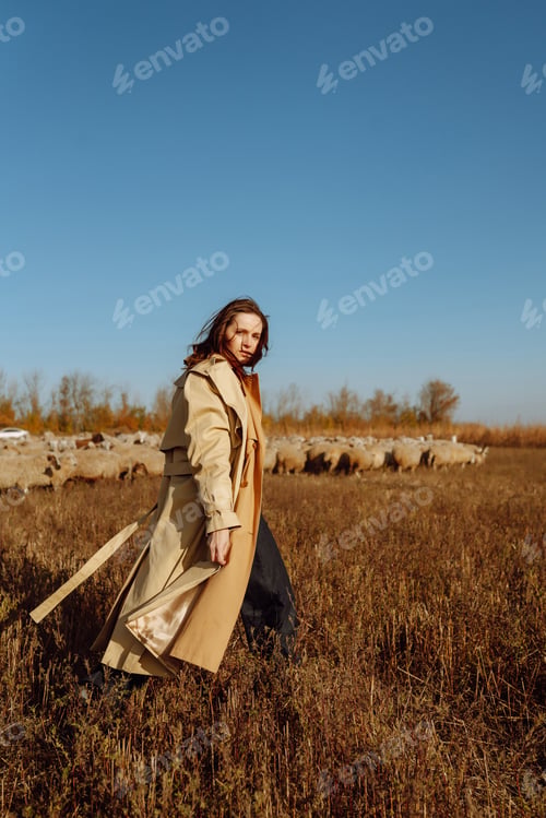 Preview: Stylish young woman posing in a field. Fashion, glamour, lifestyle concept. Autumn.