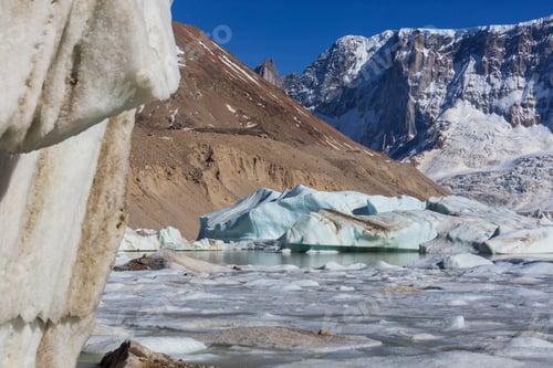 Preview: Lake in glacier