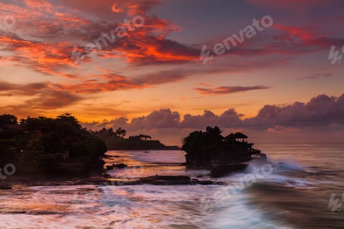 Preview: Pura Tanah Lot at sunset, Bali