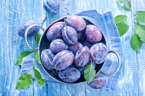 Preview: fresh plums