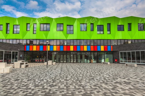 Preview: Contemporary school building