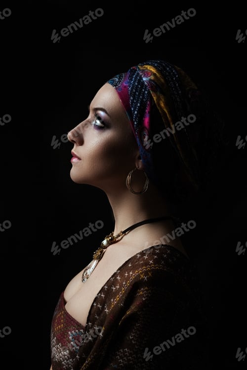 Preview: Portrait Of A Female Model In Ethnic Indian Costume With Jewellery And Traditional Makeup.