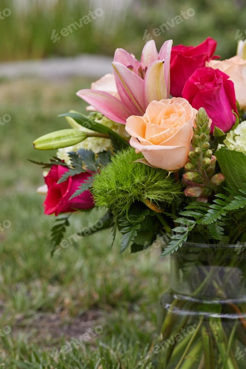 Preview: Vertical photo Colorful flowers in vase