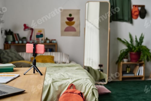 Preview: Smartphone for online streaming in room