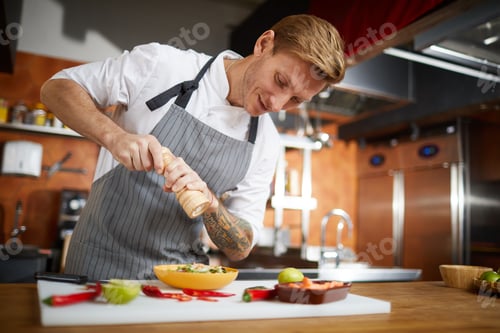Preview: Professional Chef Seasoning Dish