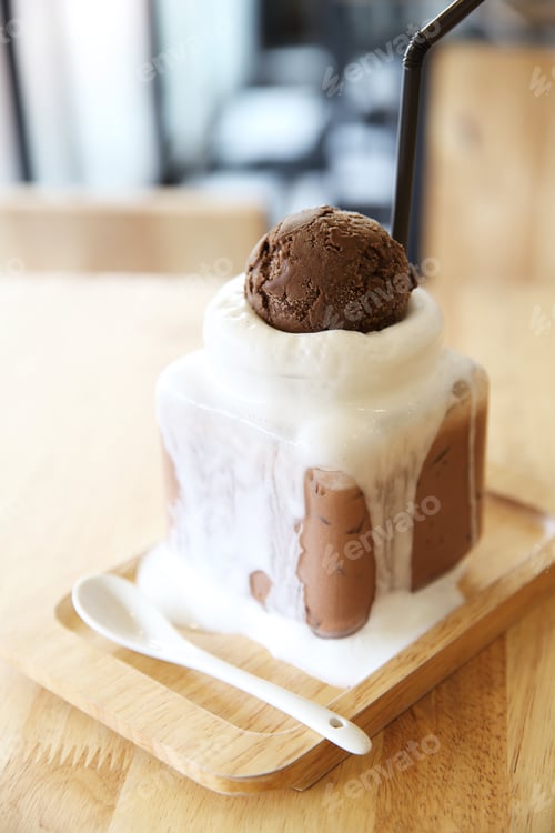 Preview: Chocolate Milk Shake With Ice Cream