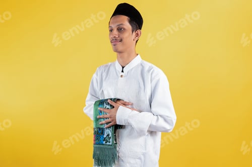 Preview: Smiling Muslim Man Wear White Shirts with Traditional Islamic Ornaments and Prayer mat