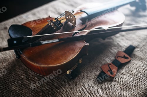Preview: Saxophone, mouthpieces and bowtie, sack background