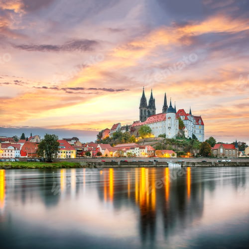 Preview: Amazing view on Albrechtsburg castle and cathedral on the River Elbe with dramatic sunset.