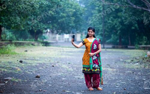 Preview: Woman taking selfie in the garden.
