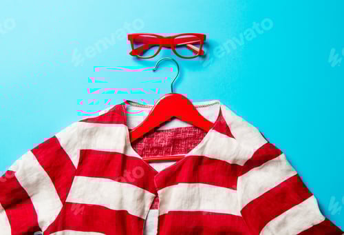 Preview: Striped Top with Red Glasses on Blue Background