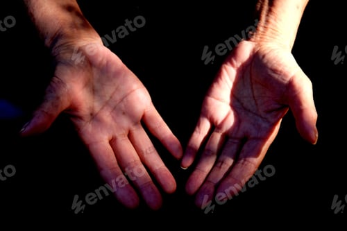 Preview: Pair of wrinkled hands of an elderly Chinese woman