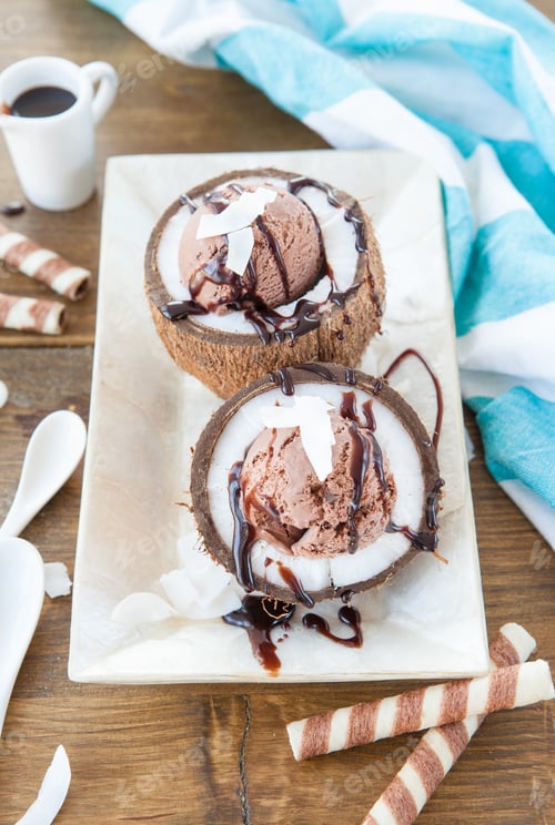 Preview: Ice cream in coconut