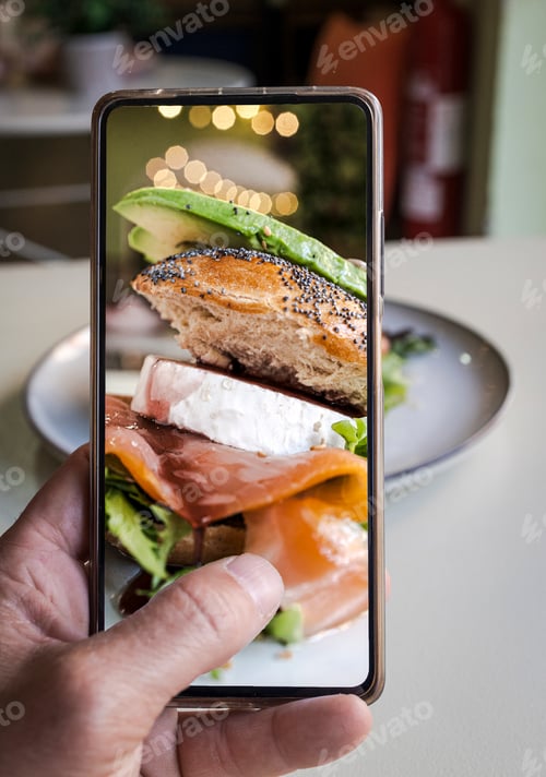 Preview: Smartphone food photography of a vegetarian lunch or brunch.