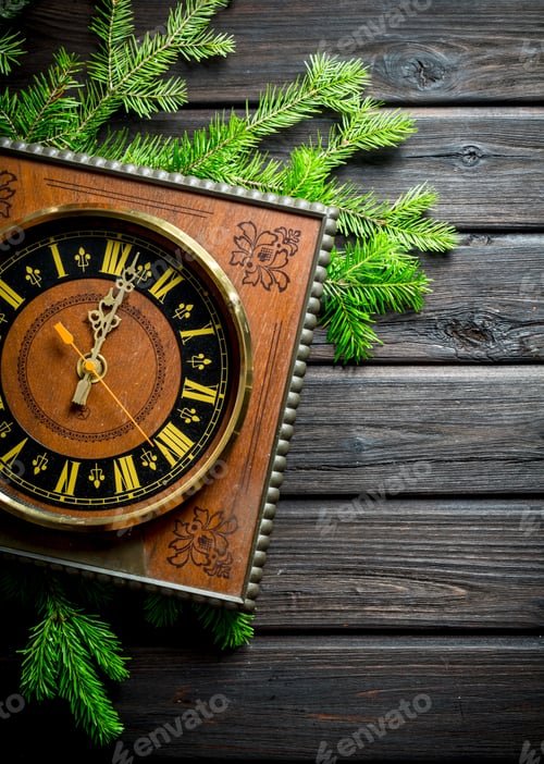 Preview: Retro Christmas clock with fir branches.