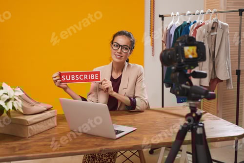 Preview: Fashio Blogger Holding Subscribe Button