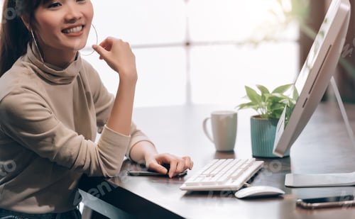 Preview: Portrait of Young Smart Asian Woman Freelance Online Working from Home