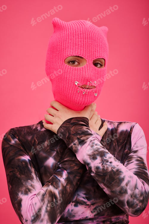 Preview: Woman trying to speak out