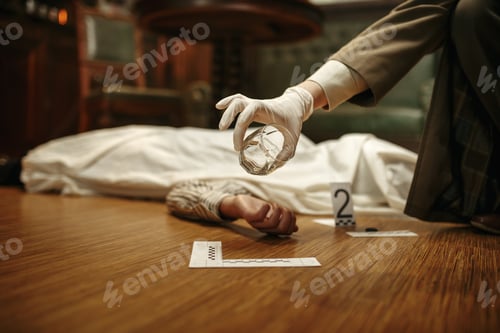 Preview: Detective with magnifying glass looking evidence